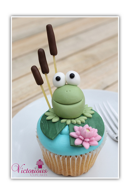 frog cupcakes