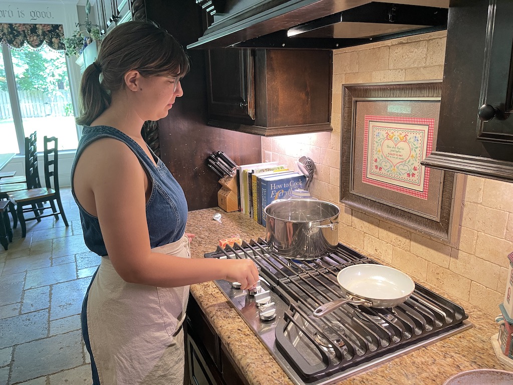 Rachel Cooking