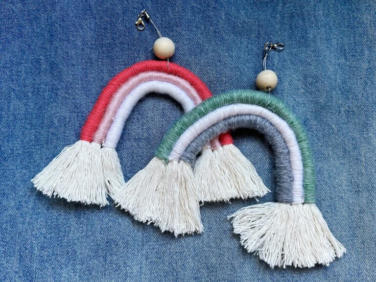 Cute Macramé Rainbow Keychain